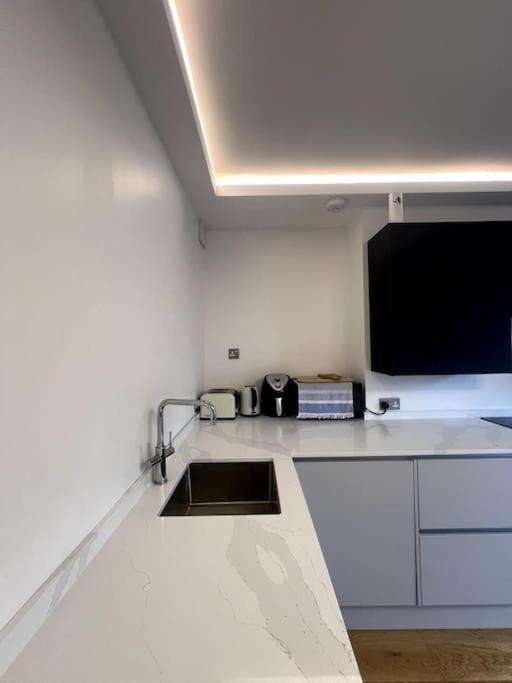 Lovely One Bedroom Flat In The Heart Of Appartamento Londra